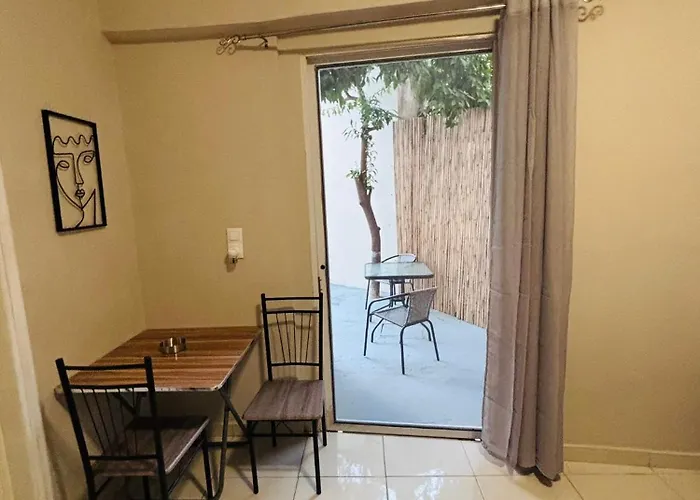 Alekas Garden View شقة